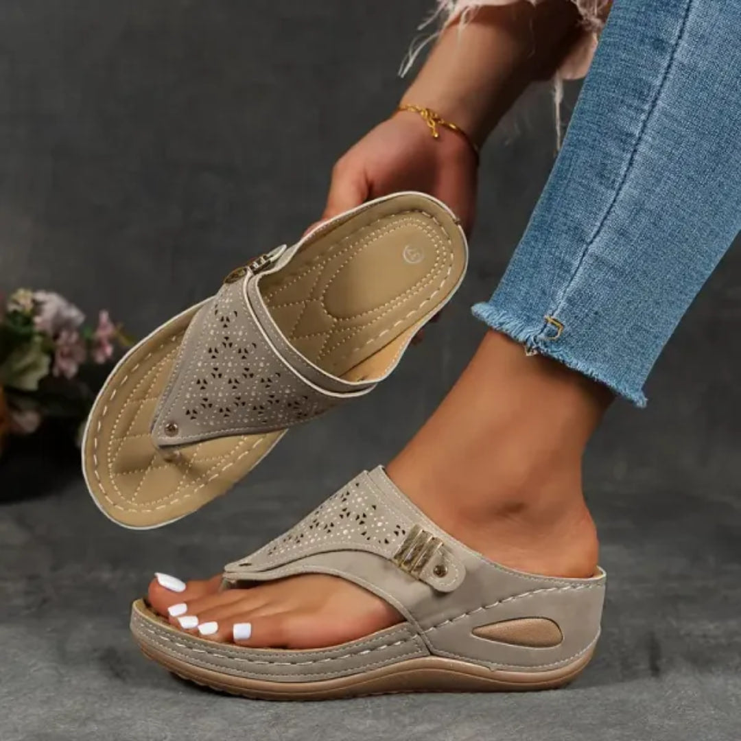 😍👡【35–43】Ženske ljetne udobne neklizajuće papuče 2025. Elegantno i udobno pristaju stopalu.