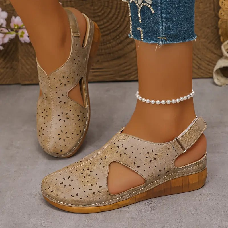 👡【36-43】Nove ženske sandale s debelim đonom i šupljim potplatom ✅Mekani potplat i neklizajuće ✅Prozračne, suhe i udobne