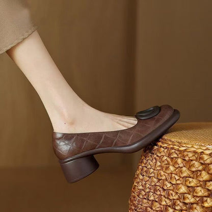 👠【Korlátozott 50% kedvezmény】【35-40】Új, kényelmes bőr cipők 2025 👠 Retro 5 cm sarok 🌟 Elegáns és sokoldalú