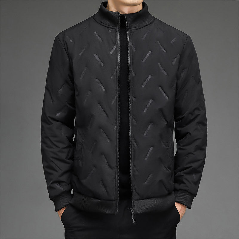 Regalo cálido: chaqueta de invierno para hombre hecha de tela más gruesa y cuello alto.