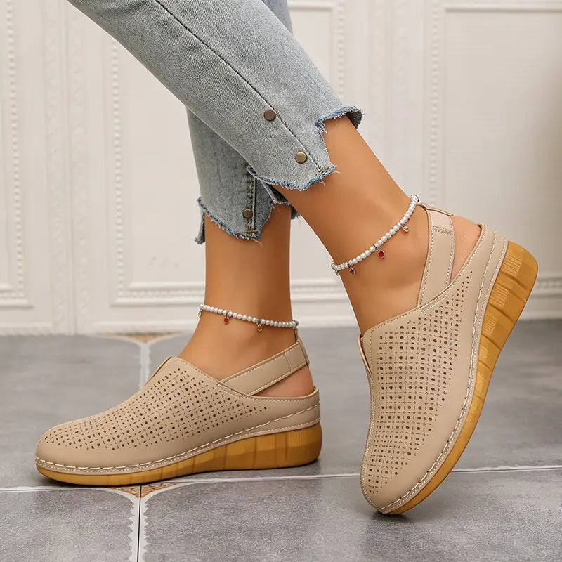 👡2026 ljetne sandale od prave kože: udoban slip-on dizajn s debelim potplatom, prozračni perforirani model za vani (veličine 36-43) 🌿👡