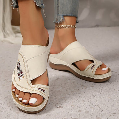 【36-43】👡Papuče s ortopedskom platformom i elegantnim vezom – Potpora i udobnost za sretna stopala!