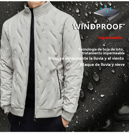 Regalo cálido: chaqueta de invierno para hombre hecha de tela más gruesa y cuello alto.