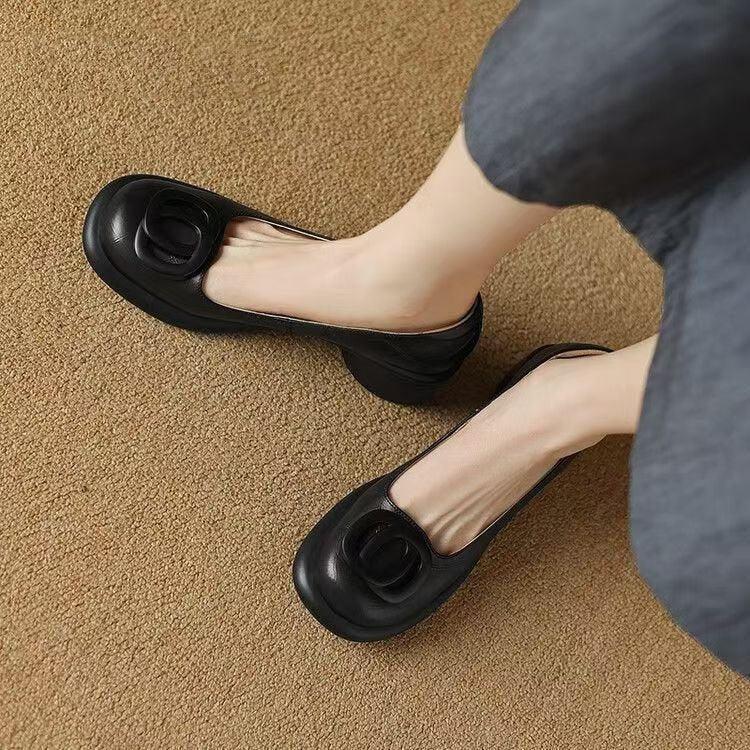 👠【Korlátozott 50% kedvezmény】【35-40】Új, kényelmes bőr cipők 2025 👠 Retro 5 cm sarok 🌟 Elegáns és sokoldalú