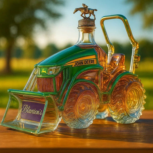 🥂🚜 Ένα ουίσκι μπουκάλι σε σχήμα τρακτέρ, έργο τέχνης και συλλεκτικό αντικείμενο