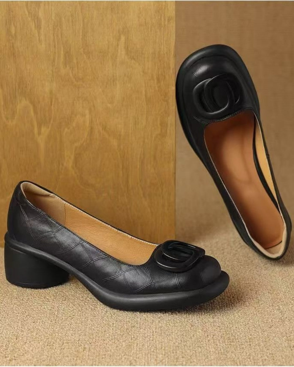 👠【Korlátozott 50% kedvezmény】【35-40】Új, kényelmes bőr cipők 2025 👠 Retro 5 cm sarok 🌟 Elegáns és sokoldalú