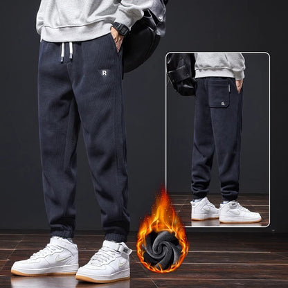 🔥【Kupi 1, drugi dobiješ gratis】🔥【M-5XL】🖤 Nove muške zimske hlače, s dodatnim baršunom i debelim kordom, tople i udobne muške hlače