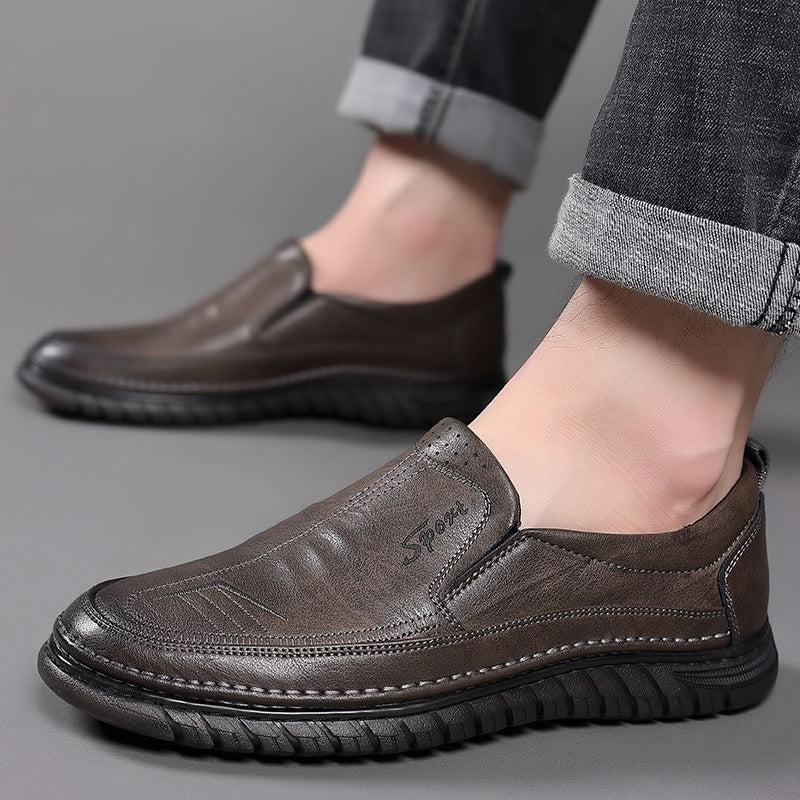 👞Obmedzená akcia 50%【39-44】Pánske športové topánky 2025, vyrobené z pravej kože, s mäkkou podrážkou, protišmykovým a priedušným dizajnom.